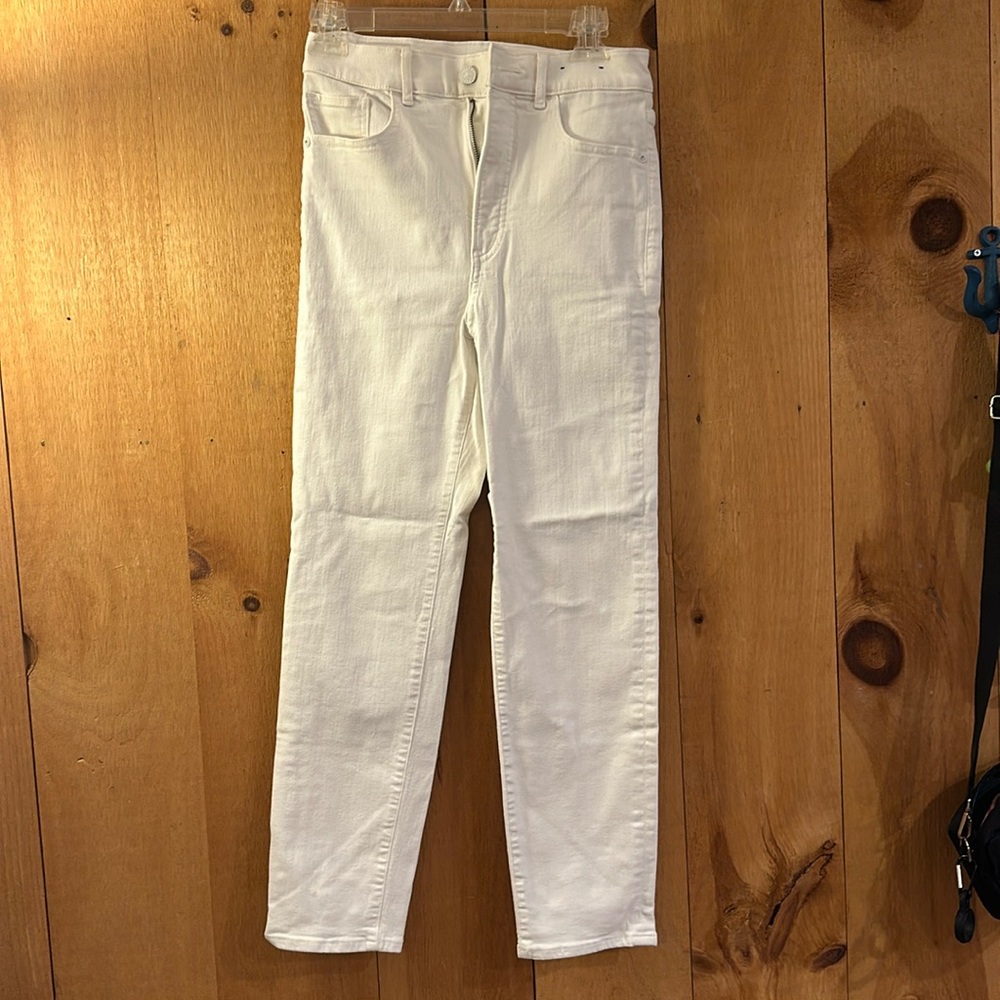 Express Size 4R white Slim Super High Rise Denim Perfect Jeans. Barely won